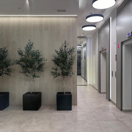 Deluxe 1-Bed Apartment In The City Centre غيبرالتار المظهر الخارجي الصورة