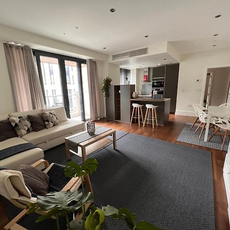 Deluxe 1-Bed Apartment In The City Centre غيبرالتار المظهر الخارجي الصورة