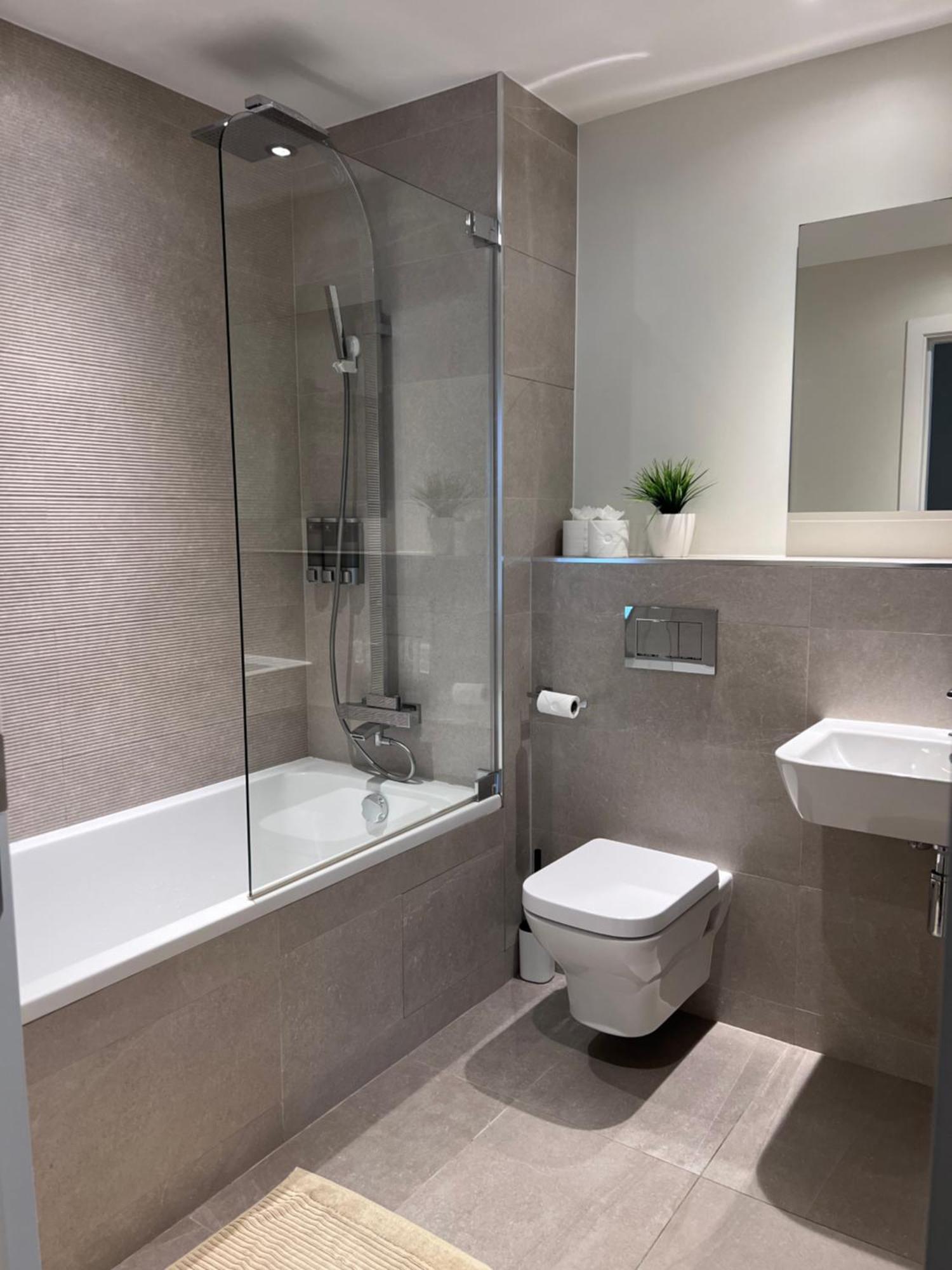 Deluxe 1-Bed Apartment In The City Centre غيبرالتار المظهر الخارجي الصورة