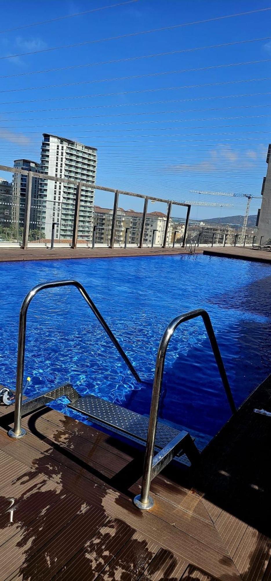 Deluxe 1-Bed Apartment In The City Centre غيبرالتار المظهر الخارجي الصورة
