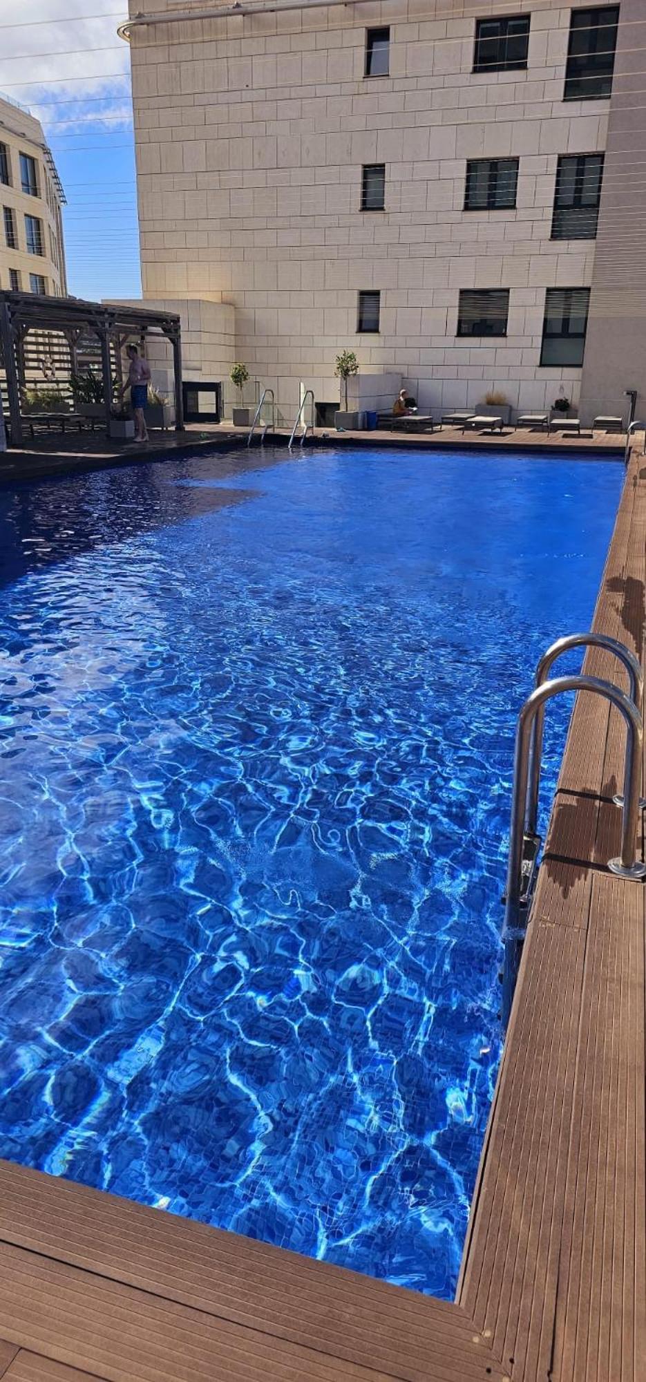 Deluxe 1-Bed Apartment In The City Centre غيبرالتار المظهر الخارجي الصورة